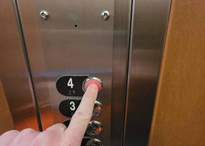 Avec Balcon Et Vue Panoramique Sur Le Cousson Proche Thermes Apartament